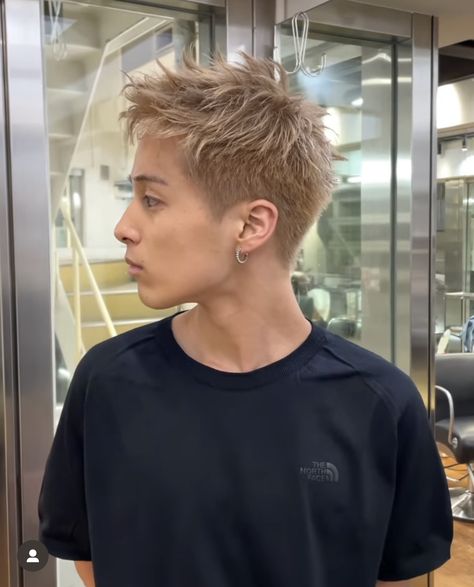 Bleached Undercut, White Hair Boy, Platinum Blonde Hair Men, Old School Hairstyles, Long Buzz Cut, Blonde Asian Hair, Punk Haircut, Hair Types Men, Bleached Hair Men