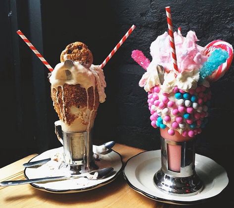 These Extreme Milkshakes Will Provide Dessert For Days | Foodiggity Crazy Shakes, Creative Burger, Burgers And Shakes, Milkshake Bar, Craft Burger, Best Milkshakes, Food Business Ideas, Black Taps, La Food