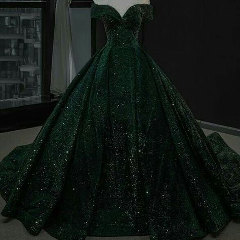 Emerald Ball Gown, Dark Green Quinceanera Dresses, Ball Gown Aesthetic, Dark Green Ball Gown, Slytherin Dress, Green Princess Dress, Dark Green Prom Dress, Gown Aesthetic, Green Quinceanera Dresses