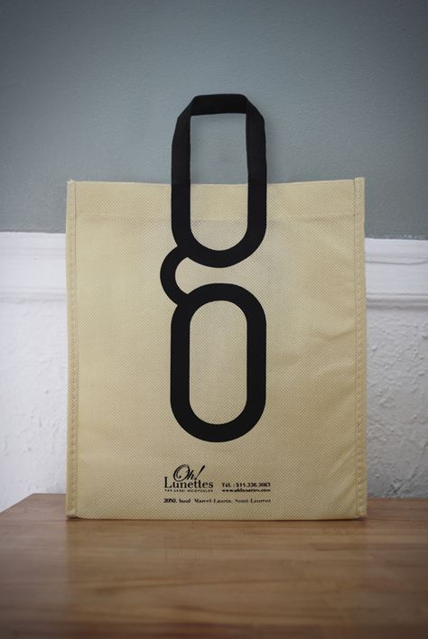 OH! LUNETTES - BAG DESIGN by Michel Lavoie Desain Merek, Eyewear Store Design, Mises En Page Design Graphique, Shopping Bag Design, Paper Bag Design, Cool Packaging, Graphic Design Packaging, Packing Design, Muscat