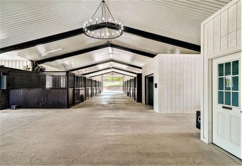 Tack Up Area, Stable Inspiration, Horse Riding Arena, Dream Barn Stables, Barn Layout, Equestrian Barns, Barn With Living Quarters, Backyard Barn, Horse Barn Ideas Stables