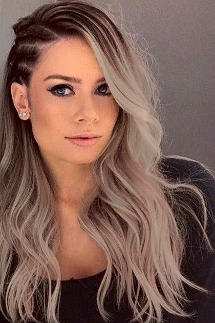 One Side Hair Braid, Pitch Perfect Hairstyles, Side Of Head Braid Hairstyles, Braid On Side Of Head With Curls, Half Side Hairstyles, Side Braid Hairstyles With Curls, Braided Down Hairstyles, Hairstyles For Side Parted Hair, Peinados Para Graduacion Sueltos