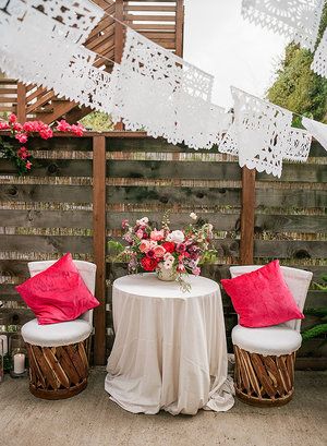 Mexican Themed Birthday Party, Themed Wedding Ideas, Mexican Theme Party Decorations, Mexican Bridal Showers, Graduation Party Table, Mexican Themed Weddings, Fiesta Theme Party, Floral Installations, Best Mexican Recipes