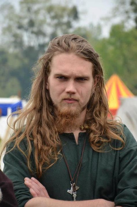 This looks like Bolli, Olaf's son. From Rain, A Stranger in the Woods novel. Man With Long Hair, Viking Men, Viking Hair, Pose References, Viking Age, Long Hair Styles Men, Facial Hair, Larp, Character Inspiration