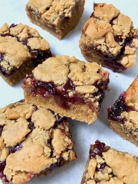 Peanut Butter And Jelly Graham Crackers, Bar Cookies With Jam, Grape Jelly Dessert Ideas, Pb J Bars, Grape Jelly Uses, Grape Jelly Dessert Recipes, Desserts With Grape Jelly, Grape Jelly Cookies, Peanut Butter And Jelly Bites