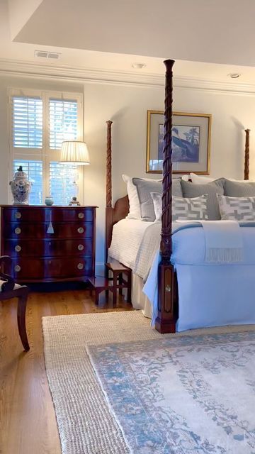 Rachel R. Simon on Instagram: "Winter Blues 💙 Sweet dreams friends. Rachel, xoxo 💙 . . . #coastaldecor #betterhomesandgardens #blueandwhitedecor #grandmillennialdecor #preppydecor #southerninteriors #southernlivingmag #bhg #blueandwhitehome" Bedroom Fixtures, Rice Bed, Friends Rachel, Window Treatments Bedroom, Traditional Bedroom Decor, Black Bedroom, Four Poster, Understated Luxury, Traditional Bedroom