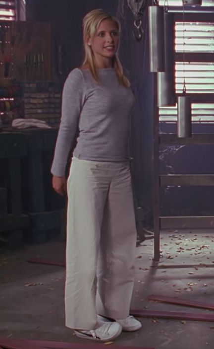 Buffy Summers Outfits Style, Buffy Summers Outfits, 26 Year Old Woman, Buffy Hair, Vampire Slayer Aesthetic, Buffy The Vampire Slayer Aesthetic, Btvs Outfits, The Nany, Teddy Duncan