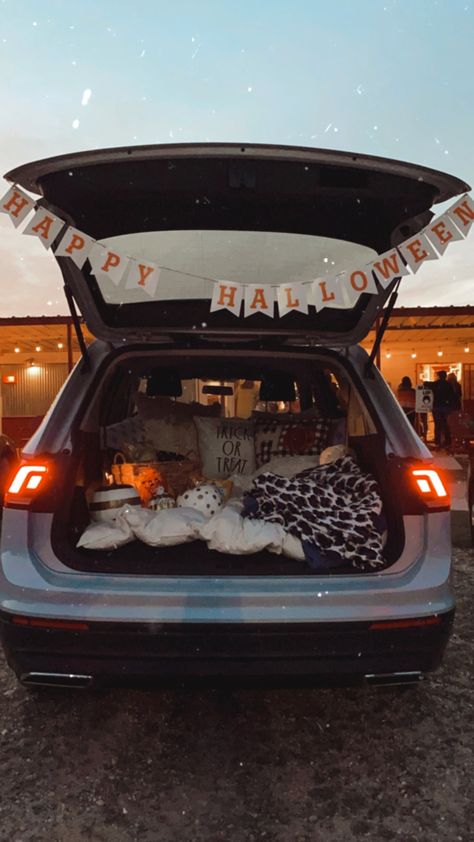 Drive In Movie Halloween, Fall Drive In Movie, Halloween Drive In Movie, Drive In Movie Outfit, Drive In Movie Aesthetic, Movie Night List, Fall Sleepover, Seasonal Pictures, Movie Vibes