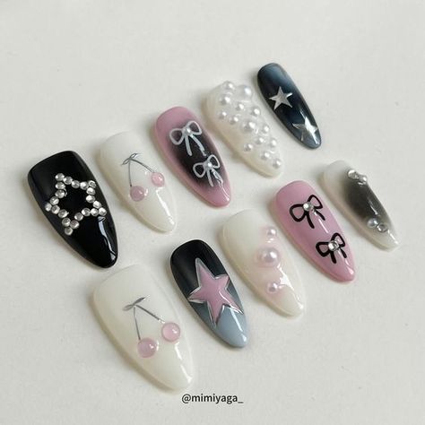 Pink Nails Coquette, Nail Charm Ideas, Nail Art Birthday, Bow Nail Art Designs, Blackpink Nails, Xiaohongshu Nails, Bow Nail Art, Bow Nail, Art Deco Nails