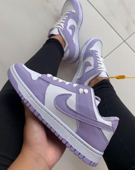 Cute Nike Shoes Purple, Lilac Jordans, Light Purple Dunks, Lilac Dunks, Purple Nike Shoes, Lilac Aesthetic, Nike Shoes Blue, Pretty Sneakers, Oversized Clothes