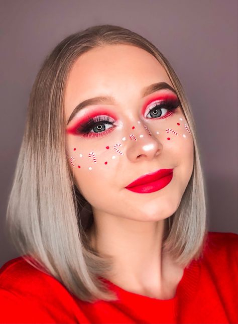 Cute Elf Makeup Looks Christmas, Easy Xmas Makeup, Candy Cane Makeup Look, Christmas Aesthetic Makeup, Christmas Elf Makeup Simple, Candy Cane Makeup Ideas, Candy Cane Eye Makeup, Crazy Christmas Makeup, Dress Like A Candy Cane Day At School