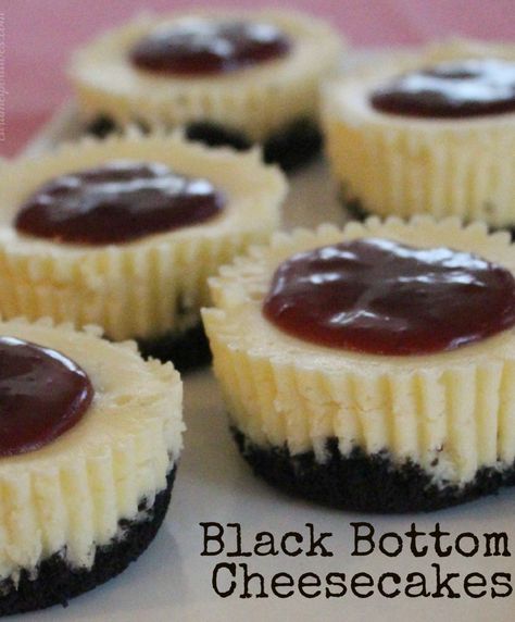 No Bake Oreo Cheesecake, Mini Cheesecake Recipes, Black Bottom, Oreo Cheesecake, Mini Cheesecakes, Little Cakes, Baking Sweets, Food Cakes, Mini Desserts