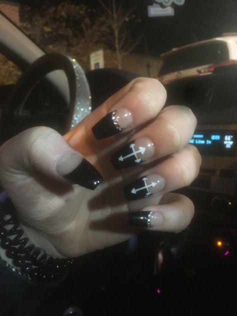 Cross Painted On Nails, Cross Y2k Nails, Nail Ideas Y2k Short Black, Nails With Cross Design, Black Cross Nails, Cross Nail Designs, Dark Acrylic Nails, Slay Nails, Designed Nails