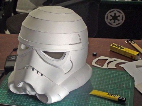 Papercraft Paradise | PaperCrafts | Paper Models | Card Models: Stormtrooper Helmet with EVA Foam Pepakura Papercraft Download, Foam Armor, Stormtrooper Helmet, Star Wars Crafts, Star Wars Diy, Dark Vador, Cosplay Armor, Prop Making, Star Wars Costumes