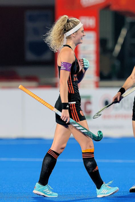 Yibbi Jansen 🍊 Dutch field hockey player Field Hockey Aesthetic, Womens Field Hockey, Field Hockey Girls, Hockey Pictures, Hockey Training, Hockey Baby, Hockey Girl, Hockey Girls, Hockey Player