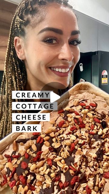 Dr. Gina Cleo | Habit Expert on Instagram: "😍 CREAMY COTTAGE CHEESE BARK   Ok, this recipe is blowing my mind and my taste buds 🤤. Don’t diss the cottage cheese till you try it (Mitch thought I used cream!) 😄  It’s super easy and quick to make, it’s high in protein, low in sugar and makes for the perfect, well-balanced, creamy, delicious snack. 💪🏽  YOU’LL NEED 3 bananas, sliced  FOR THE BLENDER 2 cups cottage cheese 2-3 Tbsp honey 3 Tbsp peanut butter 1 tsp vanilla extract  TOPPINGS Totally your choice. I used melted dark chocolate, roasted peanuts, granola & goji berries.  METHOD 🔸 Slice banana and spread them out on a pan.  🔸 Blend cottage cheese, honey, peanut butter and vanilla extract till smooth.  🔸 Spread cottage cheese mix over bananas.  🔸 Add your favourite toppings.  🔸 Cottage Cheese Bark, Honey Peanut Butter, Roasted Peanuts, Goji Berries, The Cottage, Cottage Cheese, Yummy Snacks, 2 Cups, Taste Buds