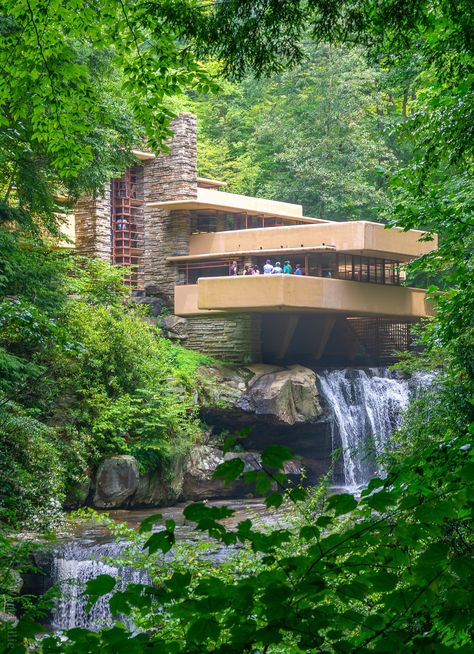 Fallingwater: 11 Facts About the Most Famous House in America - Around the World "L" Architecture Famous, Fallingwater House, House In America, Kaufmann House, Houses Around The World, Falling Water House, World Famous Buildings, Houses In America, Famous Architecture