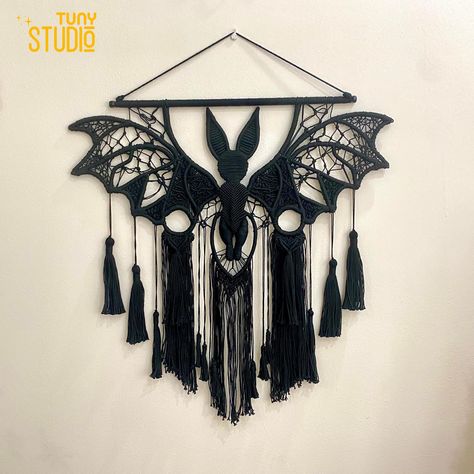 Large Macrame Bat, Halloween Wall Hanging, Macramé Gothic Bat Wall Art, Spooky Home Decor, Halloween Gifts, Boho Wall Art - T3072 💖 Welcome to Tuny Studio! ☘ Embrace the dark and whimsical with our "Gothic Bat Decor." This spooky wall art, featuring a hanging bat design, adds a touch of gothic elegance to your space. It's the perfect Halloween room decor or witchy gift for her. Elevate your space with this unique macrame Halloween piece and indulge in the charm of the macabre. ☘ This Macrame Bat Wall Decor is handcrafted/ hand woven with Natural Friendly Cotton Cord. ☘ DETAILS: + Size S: 28"W x 28"H ~ 71cmW x 71cmH + Size M: 35"W x 35"H ~ 89cmW x 89cmH + Size L: 43"W x 43"H ~ 109cmW x 109cmH (due to the nature of handmade products, all sizing is approximate) ☘ COLOR SELECTION: - The Defau Halloween Macrame Patterns, Useful Macrame Projects, Dark Boho Home, Goth Macrame, Dark Macrame, Gothic Macrame, Macrame Wings, Macrame Bat, Holiday Macrame