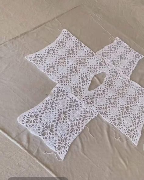 Crochet Bolero Pattern, Bolero Pattern, Crochet Placemat Patterns, Mode Crochet, Placemats Patterns, Crochet Bolero, Crochet Design Pattern, Pola Sulam, Crochet Stitches For Beginners