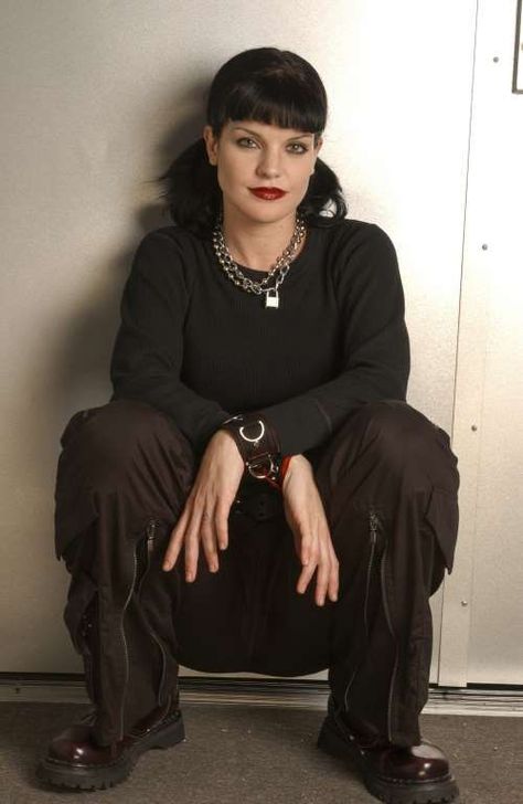 Ncis Abby Sciuto, Abby Ncis, Pauley Perette, Ncis Abby, Goth Outfit Inspo, Abby Sciuto, Pauley Perrette, Visual Clothing, Promotional Photos