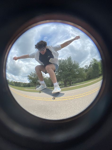 Eye Pic, Skate Man, Photos Of Eyes, Fish Eye, Fish Eye Lens, Skater Streetwear, Vintage Camera, Skateboarding, Skateboard