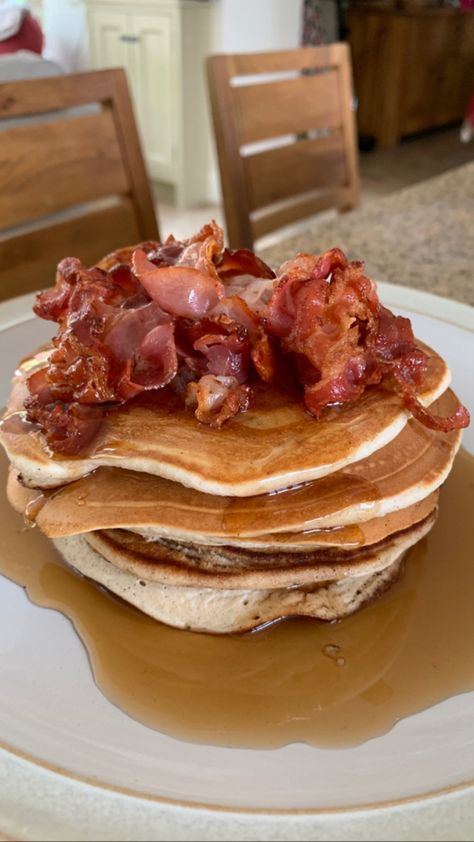 Pancakes With Bacon, Bacon Pancakes, Food Therapy, Food Drinks Dessert, Breakfast Meal Prep, Food Is Fuel, Food Obsession, Interesting Food Recipes, Pretty Food