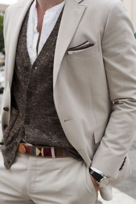 Fashion styles for any man who appreciates looking formal yet casual. Costume Beige, Stil Masculin, A Man In A Suit, Man In A Suit, Herren Style, Gq Style, Stil Inspiration, Sharp Dressed Man, Herren Outfit