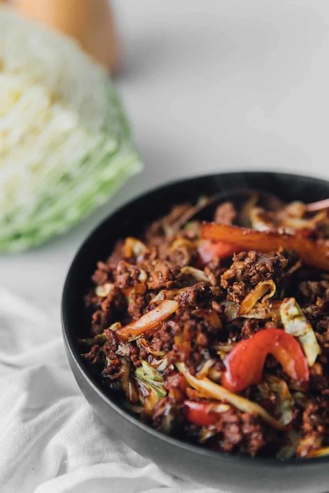 Beef And Cabbage Stir Fry, Stir Fry Beef, Baked Corned Beef, Black Pepper Beef, Pepper Beef, Potato Soup Easy, Cabbage Stir Fry, Cabbage Roll Soup, Beef And Cabbage