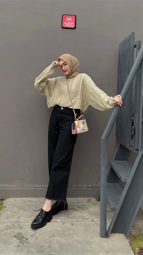 Outfit Hijab Simple, Ootd Sweater, Ootd Hijab Style, Outfit Hijab Casual, Ootd Hijab Casual, Knitwear Outfit, Hijab Style Casual, Casual Hijab, Casual Hijab Outfit