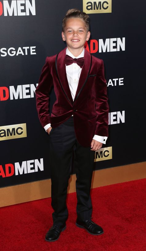 Mason Vale Cotton was absolutely adorable in his cranberry velour suit jacket and bow tie. With a look like this, there's no denying that Bobby will make all the girls swoon in no time, just like Don. Velvet Coat Outfit, Father Son Matching Outfits, Red Suits, Holiday Photoshoot, Runway Outfits, Red Carpet Gowns, Velvet Suit, Velvet Coat, Red Ball