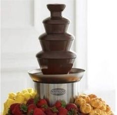 Knowing how to use a chocolate fountain can be the difference between a gorgeous chocolate dessert a Chocolate Fountain Bar, Chocolate Fountain Recipes, Easy Fondue, Chocolate Fondue Fountain, Chocolate Fondue Recipe, Creamy Chocolate Cheesecake, Fondue Fountain, Healthy Chocolate Cake, Fondue Recipe