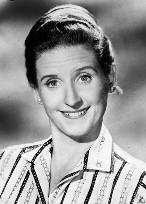 Ann B. Davis, the Maid on ‘The Brady Bunch,’ Dies at 88 - NYTimes.com Ann B Davis, Eve Plumb, Maureen Mccormick, Black And White People, Brady Bunch, The Brady Bunch, The Maid, Young Celebrities, Classic Television