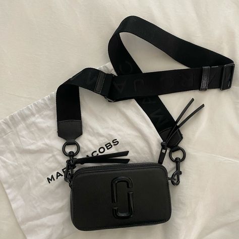 Marc Jacobs Snapshot Bag Marc Jobs, Marc Jacobs Jelly Snapshot Bag, Cross Body Bag Outfit, Camera Bag Marc Jacobs, Marc Jacobs Stam Bag, Marc Jacobs Snapshot Bag, Snapshot Marc Jacob’s, Marc Jacobs Crossbody Bag Black, Handbag Essentials