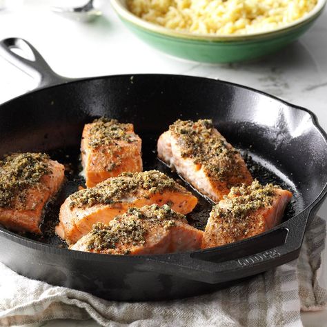 Sage-Rubbed Salmon Iron Skillet Recipes, Easy Salmon Recipes, Cast Iron Skillet Recipes, Cast Iron Recipes, Easy Salmon, Baked Salmon Recipes, Salmon Dishes, Winter Dinner, Cast Iron Cooking