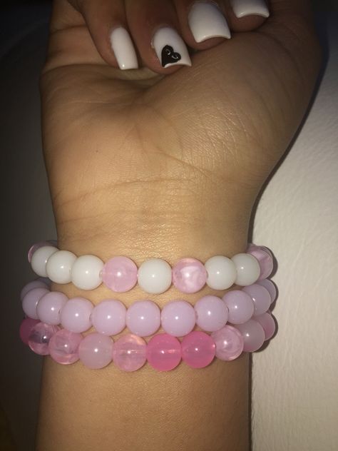 pink beaded bracelets affordable n cute!! Pink Girly Things Accessories, Bubble Bracelet, Body Jewelry Diy, Pink Bracelets, Girly Bracelets, Bracelets Pink, Pink Beaded Bracelets, Crystal Bead Jewelry, Bead Charms Diy