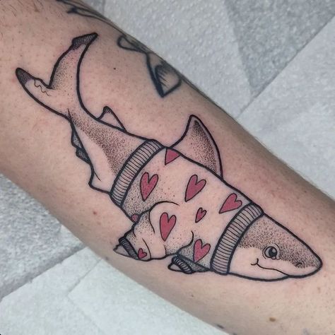 70 Magnificent Shark Tattoos For Men And Women Small Shark Tattoo, Tattoos For Men And Women, Tatoo Inspiration, Traditional Tattoo Sleeve, Shark Tattoo, One Piece Tattoos, Shark Tattoos, Tattoo Art Drawings, Funny Tattoos