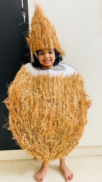 Coconut Costume Diy, Fancy Dress Competition Ideas For Boys, Coconut Costume, Corn Halloween Costume, Fruit Fancy Dress, Waste Dress, Fancy Dress Competition, Club Tropicana, School Art Activities