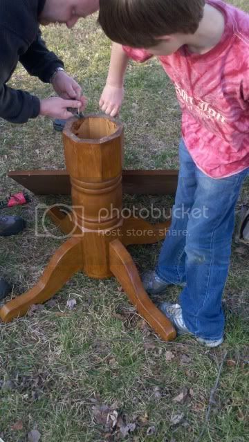 Pedestal Style Kitchen Table, Cut Up And Turned Into A Coffee Table. Painted Pedestal Table, Pub Table And Chairs, Furniture Refurbishing, Painted Tables, Third Life, Made Coffee Table, Antique Coffee Tables, Pedestal Coffee Table, Pedestal Table Base