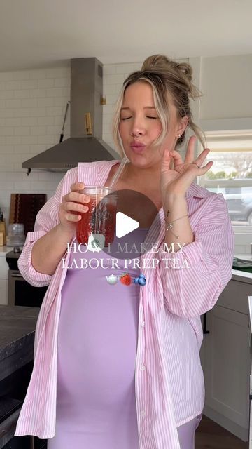 Lauren Holden on Instagram: "HOW I MAKE MY LABOUR PREP TEA 🫖 🍓🫐  I drank this after 36 weeks with my son & plan to do it this time as well (check with your OB first 😘).   Research is still limited but some smaller studies show it may help with improved labour outcomes, strengthen the uterus, decrease PMS (if you aren’t pregnant) & has been recommended by midwives for years in the third trimester!  how i prepare it:  • cold brew is my favourite method after trying a few (I fill as mason jar with filtered water and add 1-2 teabags, letting it sit in the fridge overnight) •1/3 cup raspberries, mashed# •1/2-1 lemon, juiced • 1-2 tsp maple syrup •lots of ice!   Add all of this to your cold brewed tea the next day- you can blend it all up if you don’t want clumps of raspberries & pour over i Midwives Brew Recipe, Raspberry Leaf Tea Labor, Third Trimester Tea, Tea While Pregnant, Raspberry Tea Pregnancy, Iced Raspberry Leaf Tea Pregnancy, Raspberry Leaf Tea Pregnancy, Pregnant Drinks, Third Trimester Smoothie Recipes