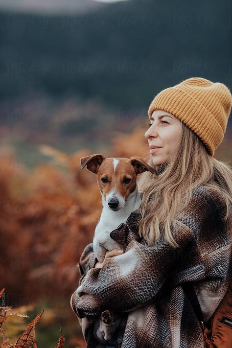 Dog And Woman Photography, People With Dogs Photography, Dog Autumn, Woman And Dog Photoshoot, Dog And Human, Autumn Dog Photography, Autumn Dog, Woman With Dog, Dog Photography Winter