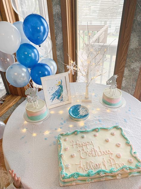 Ava’s Frozen Birthday Party - amanda party + home Elsa Themed Birthday Party, Ideas Birthday Party, Princess Parties, Princess Wands, Snowflake Lights, Elsa Birthday, Frozen Themed Birthday Party, Sequin Table Runner, Snowflake Garland