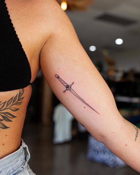 Fine Line Dagger Tattoo, Hornet Tattoo, Tattoos Patchwork, Wrist Bracelet Tattoo, Thumb Tattoos, Cowboy Tattoos, Knife Tattoo, Dagger Tattoo, Tattoo Bracelet