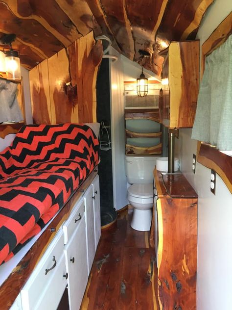 Micro Cabin Interior, Micro House Interior, Tiny House Bathroom Layout, Tiny Cabin Kitchen, Micro Cottage, Micro Bathroom, Micro Homes, Micro Cabin, Conversion Vans