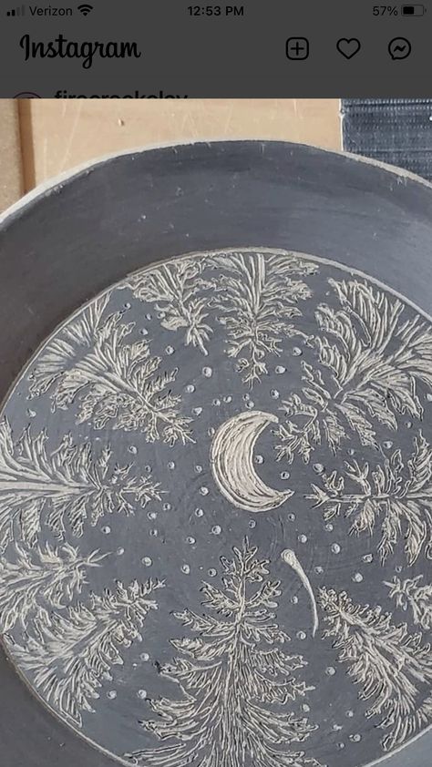 Sgraffito Designs Mountains, Ceramic Plates Sgraffito, Ceramic Pottery Carving Ideas, Scraffito Designs Plate, Carved Ceramic Plates, Pottery Carving Designs, Scrafitto Ceramics Plates, Sgraffito Bowl Designs, Scrafito Ceramics Plate