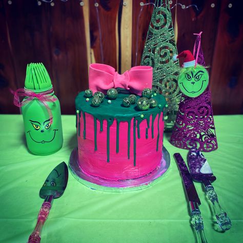 Green and pink whoville baby shower Grinch Cindy Lou, Cindy Lou Who, Cindy Lou, Green And Pink, 7th Birthday, Event Planner, Grinch, Shower Ideas, Birthday Cake