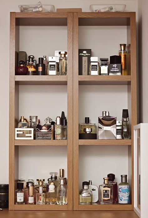 Set two 3 box shelves next to each other to display fragrance collection. Perfume cologne wall storage. Cologne Display, Perfume Storage Ideas, Cologne Storage, How To Organize Perfumes On Dresser, Shelf Solutions, Perfume Collection Display, Profumo Victoria Secret, Koleksi Parfum, Penyimpanan Makeup