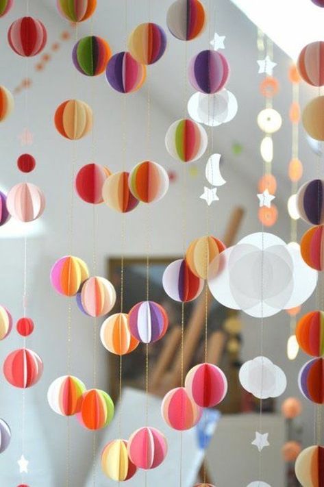 Folding Origami, Diy Mobile, Paper Ornaments, Paper Garland, Paper Crafts Origami, Paper Decorations, Solar System, Pom Poms, Paper Crafts Diy