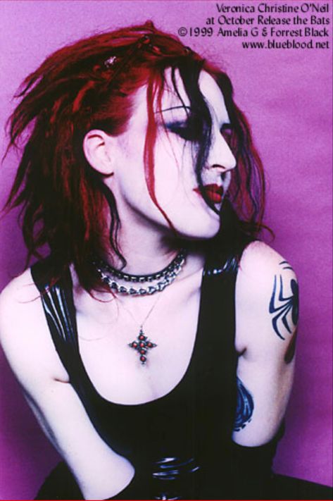 Metal Girl Aesthetic, 2000s Goth Aesthetic, Mall Goth Hair, Thick Goth Outfits, Mall Goth Aesthetic, 90s Mall Goth, Industrial Goth, Liz Vicious, 2000s Goth