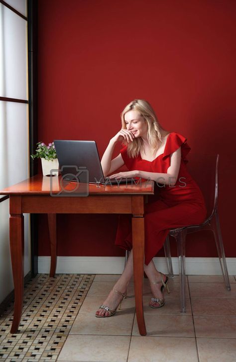 Watch Sketch, Working On Laptop, Anatomy Lessons, Sitting Cross Legged, Sitting Table, Sitting Position, Sitting Poses, Woman Sitting, Person Sitting