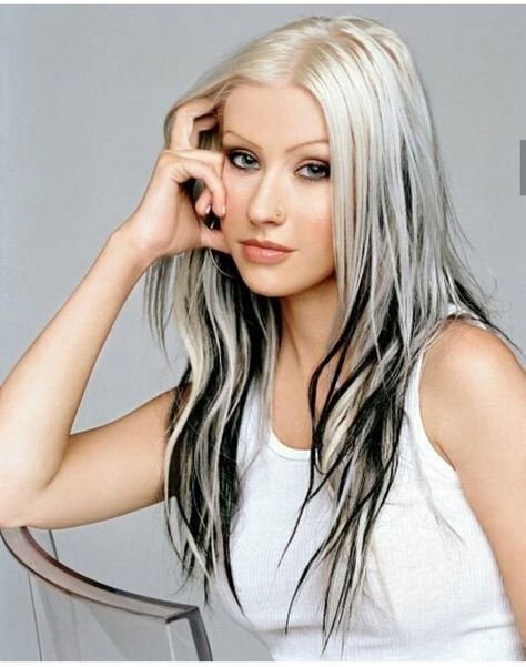 Christina Aguilera Black Hair, Christina Aguilera Hair, Christina Aguilera 2000s, Skunk Hair, Hair Color Streaks, Hair Images, Hair Inspo Color, Christina Aguilera, Grunge Hair